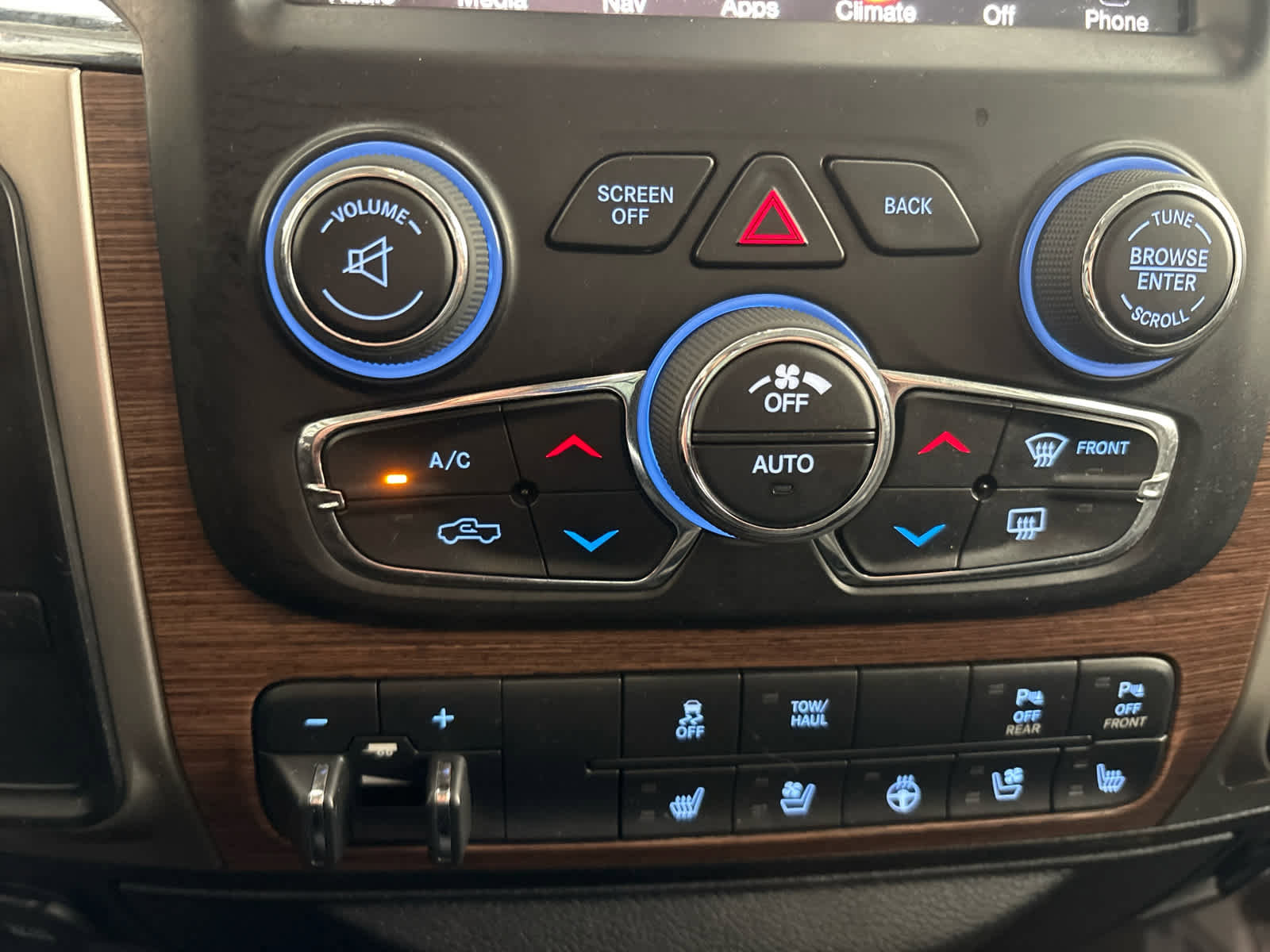 Used 2016 RAM 2500 Laramie AWD/4WD image 32