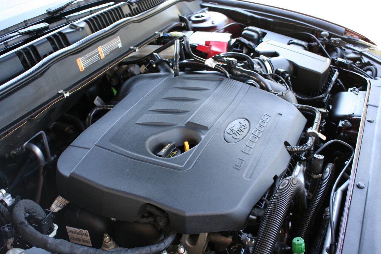 Used 2018 Ford Fusion SE w/ Fusion SE Technology Package FWD image 12