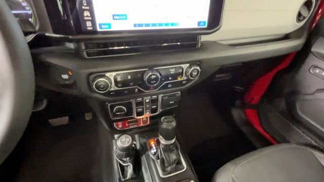 Used 2024 Jeep Wrangler Unlimited AWD/4WD image 32