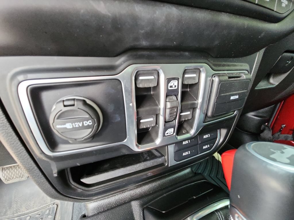 Used 2022 Jeep Wrangler Unlimited Sahara AWD/4WD image 28