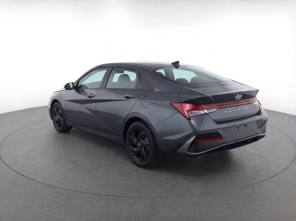 New 2026 Hyundai Elantra SEL Sport FWD image 3