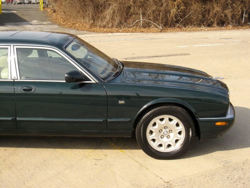 Used 2000 Jaguar XJ8 image 10
