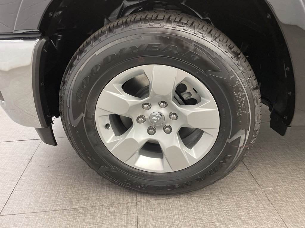 New 2026 RAM 1500 4x4 Crew Cab image 8