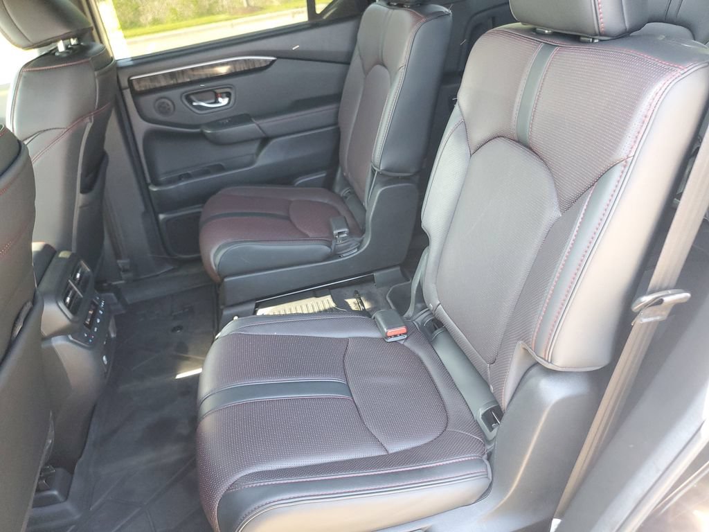 Used 2025 Honda Pilot Black Edition image 34