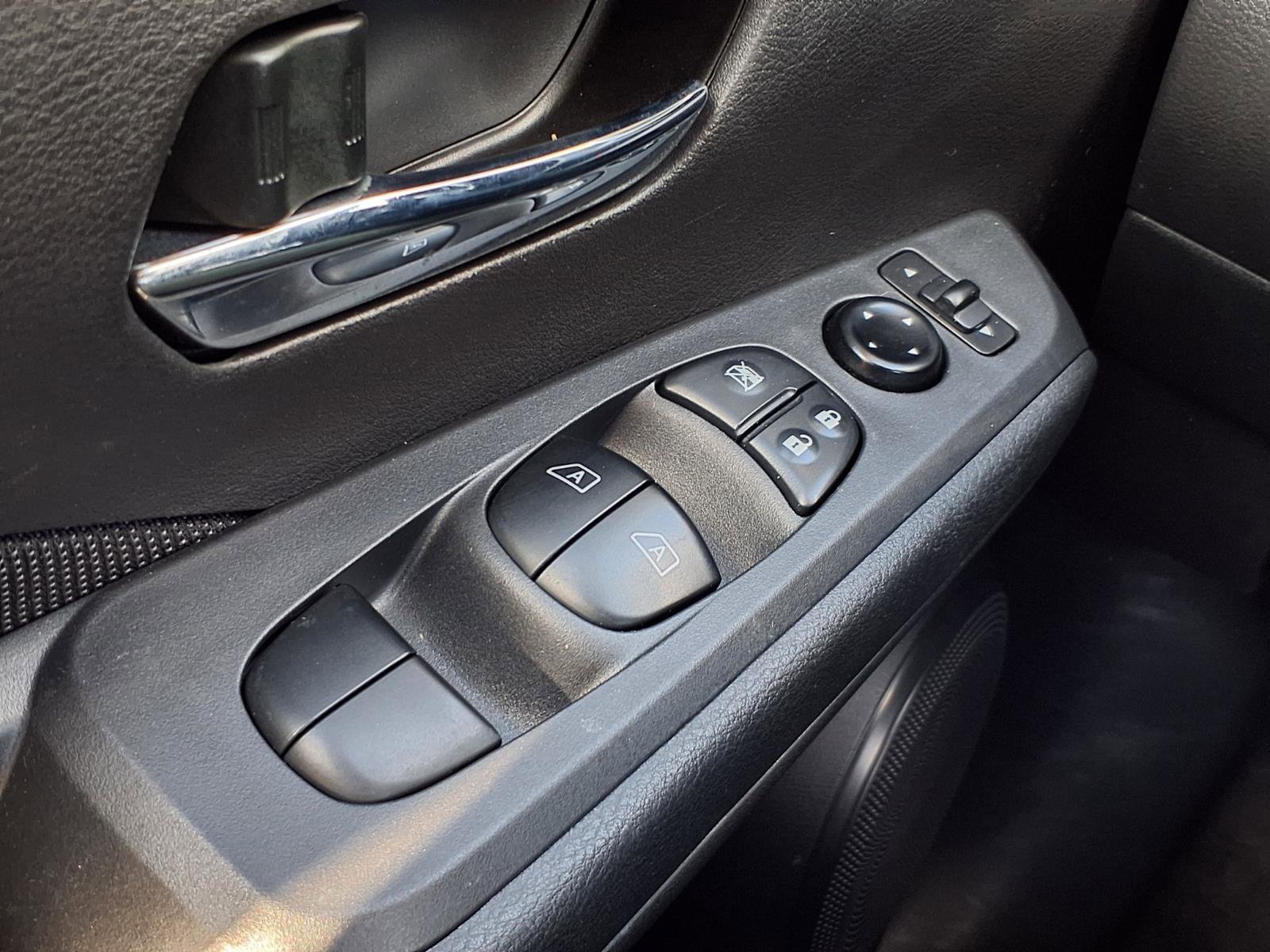 Used 2023 Nissan Kicks SV image 22