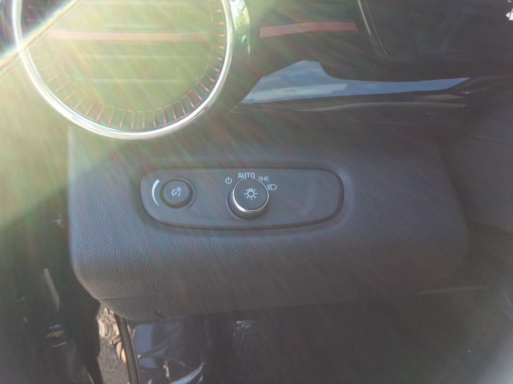 New 2026 Chevrolet Trax RS w/ Sunroof Package FWD image 35