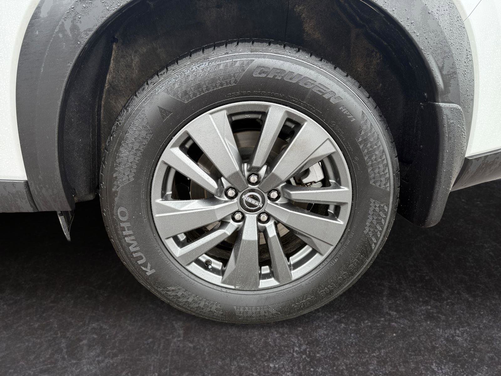 Used 2025 Nissan Pathfinder SV w/ Cargo Package image 29