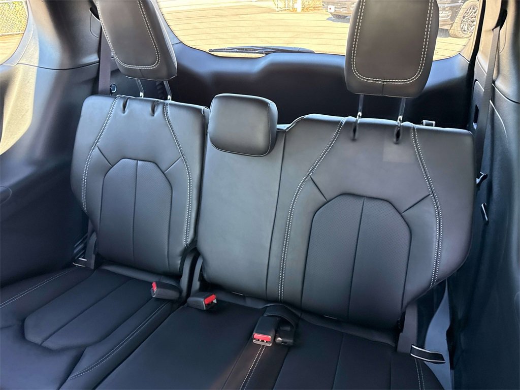 New 2026 Chrysler Pacifica Select image 9