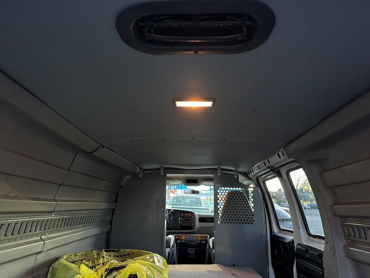 Used 2001 Chevrolet Express 1500 image 39