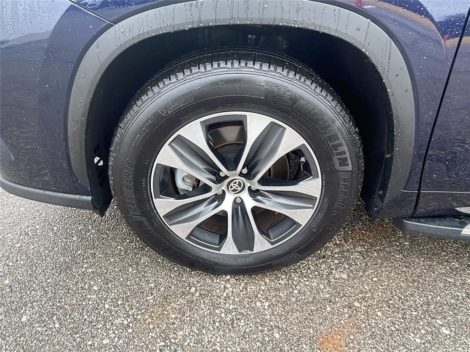 Used 2025 Toyota Highlander XLE image 10