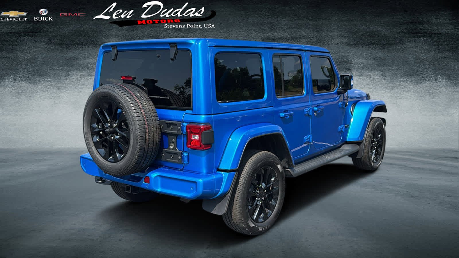 Used 2022 Jeep Wrangler Unlimited Sahara AWD/4WD image 4