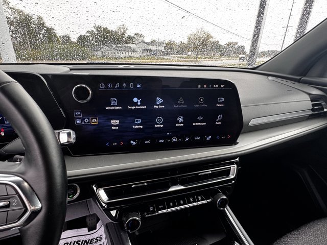 Used 2025 Chevrolet Traverse LT image 20