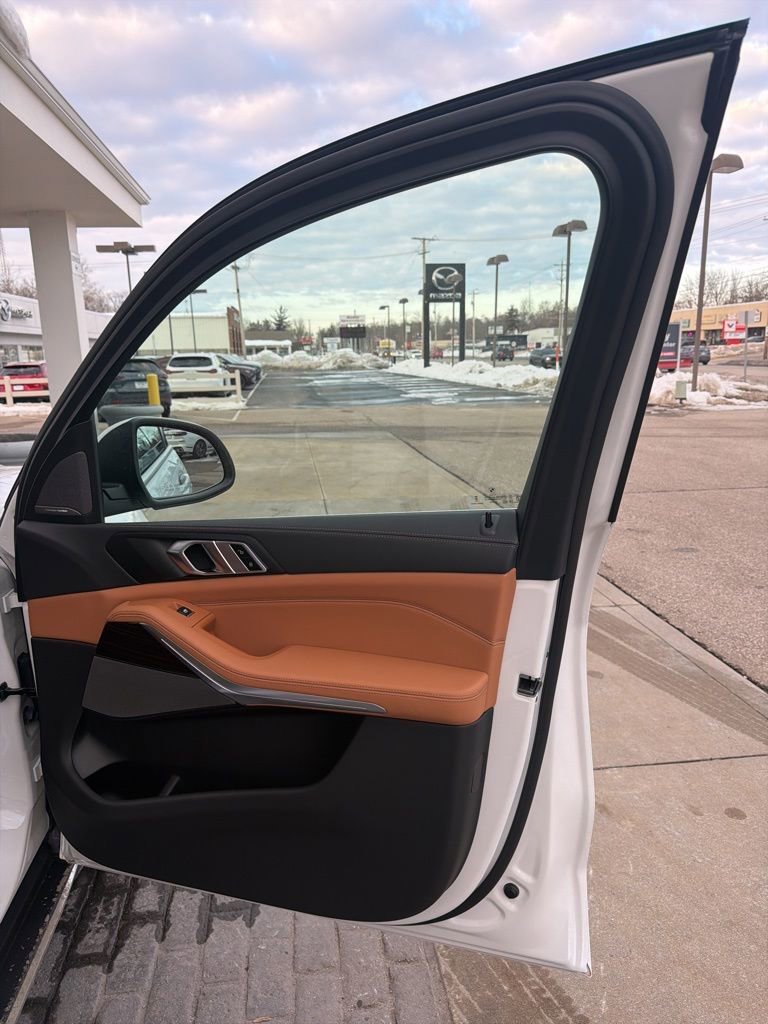 New 2026 BMW X7 M60i image 71