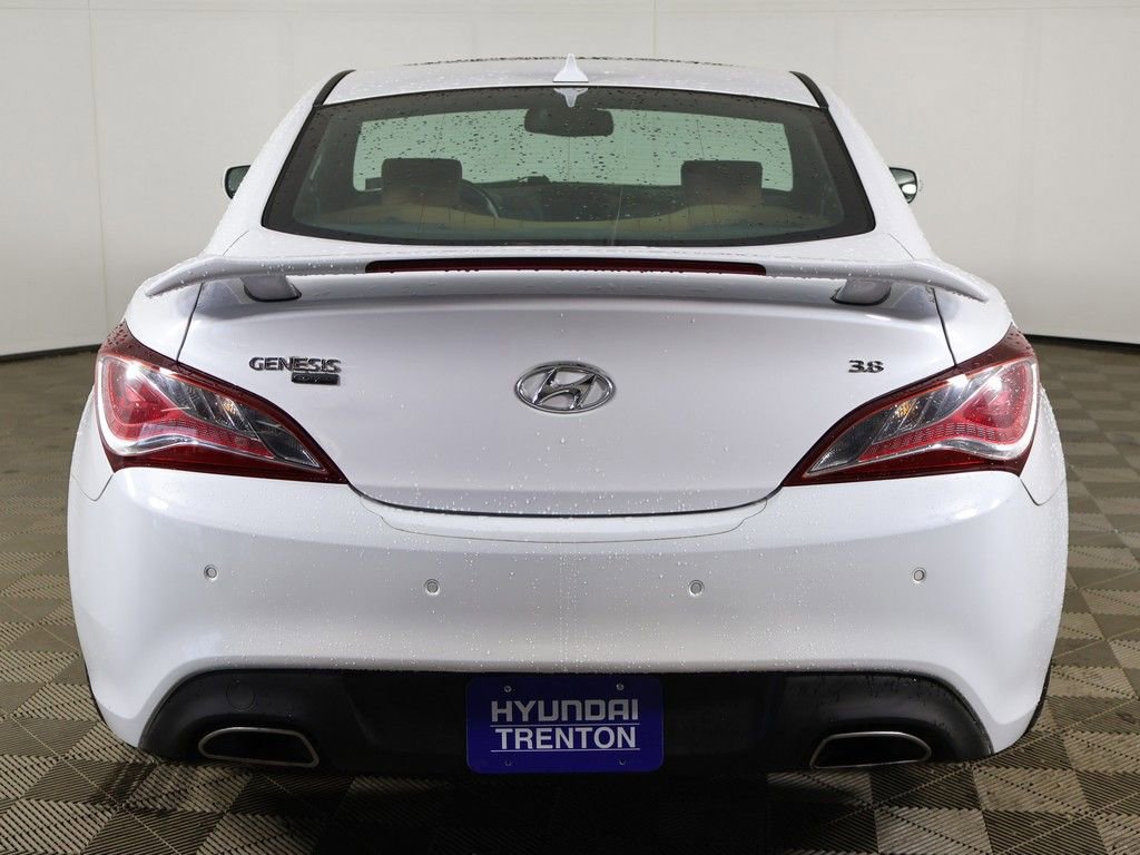 Used 2015 Hyundai Genesis 3.8 RWD image 11