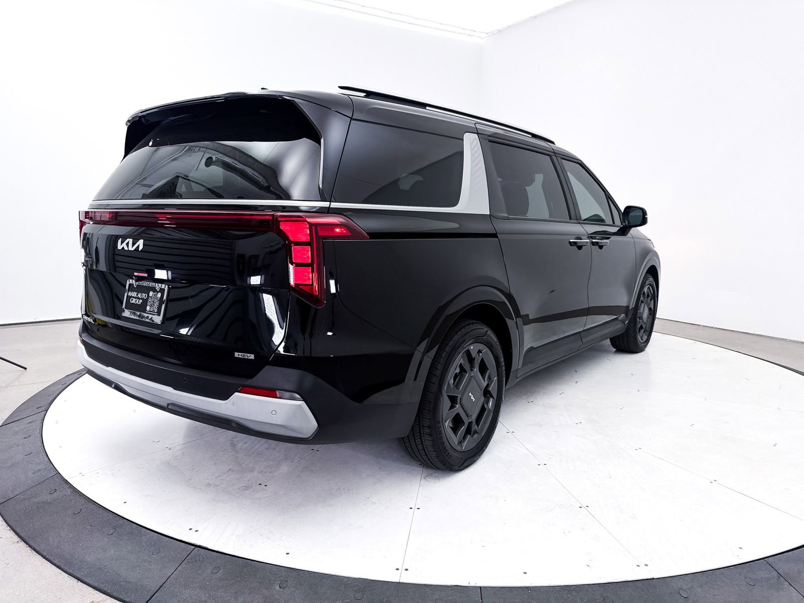 Certified 2025 Kia Carnival EX image 18