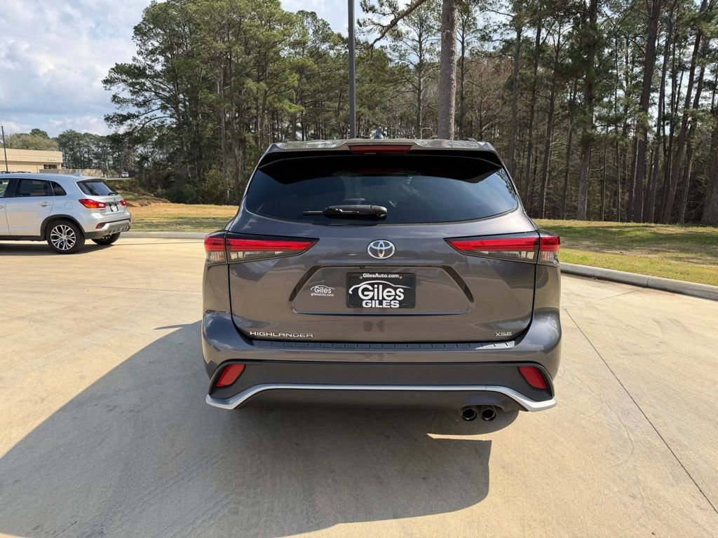 Used 2022 Toyota Highlander XSE image 4