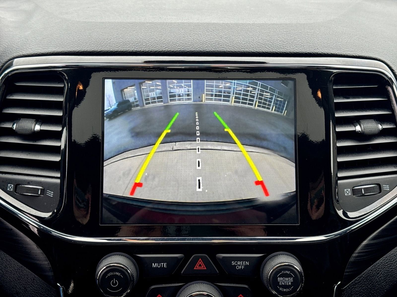 Used 2022 Jeep Grand Cherokee Altitude AWD/4WD image 33