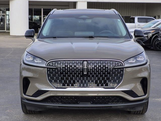 Used 2025 Lincoln Aviator Reserve w/ Illumination Package image 2