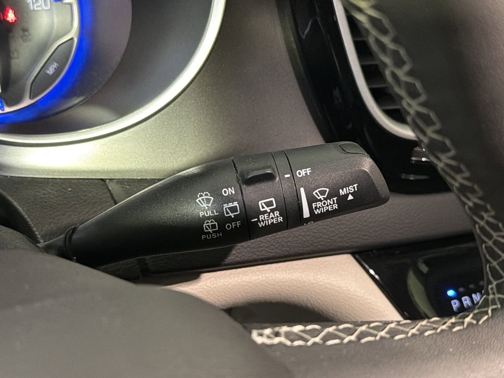 Used 2024 Chrysler Pacifica Touring-L image 22