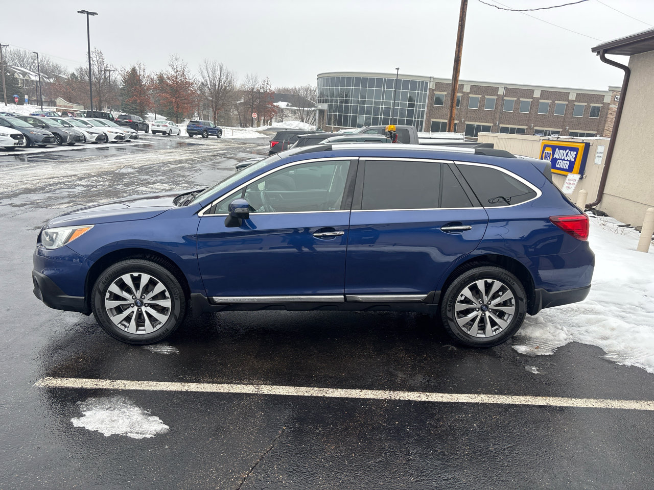 Used 2017 Subaru Outback 2.5i Touring image 6