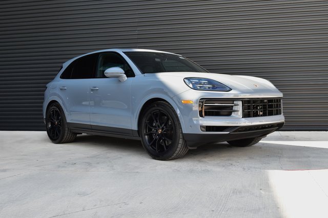 Certified 2025 Porsche Cayenne image 9