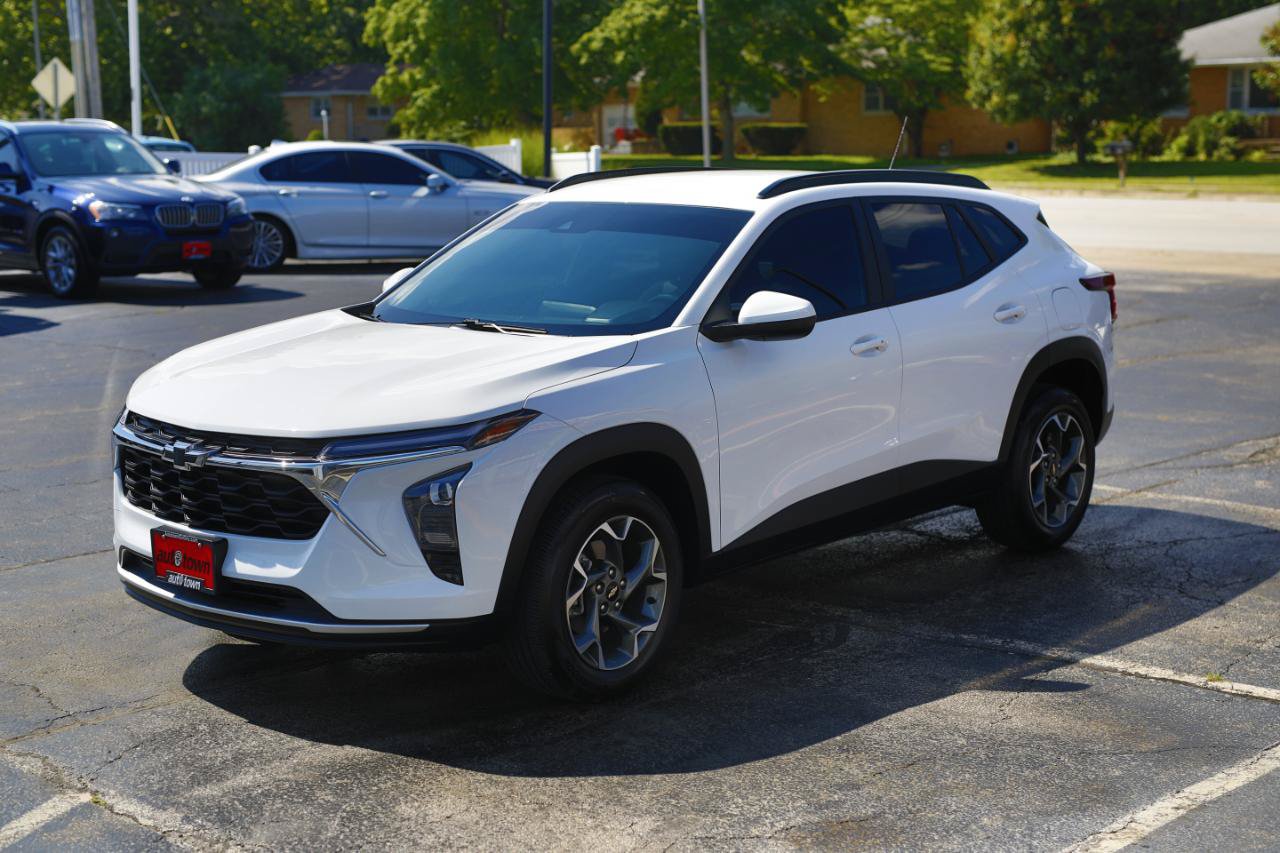 Used 2024 Chevrolet Trax LT w/ Driver Confidence Package FWD image 3