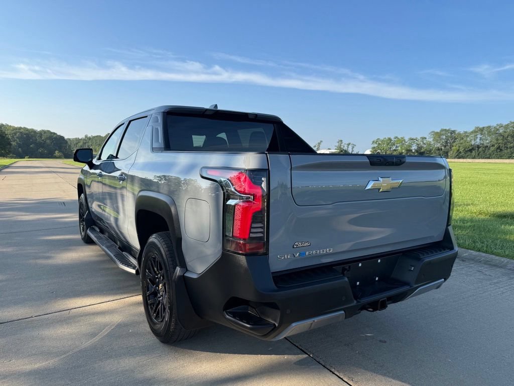 Used 2025 Chevrolet Silverado EV LT AWD/4WD image 8