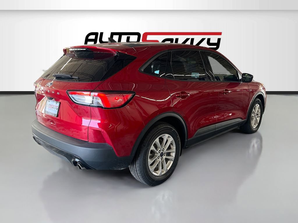 Used 2022 Ford Escape SE w/ SE Sport Appearance Package image 7