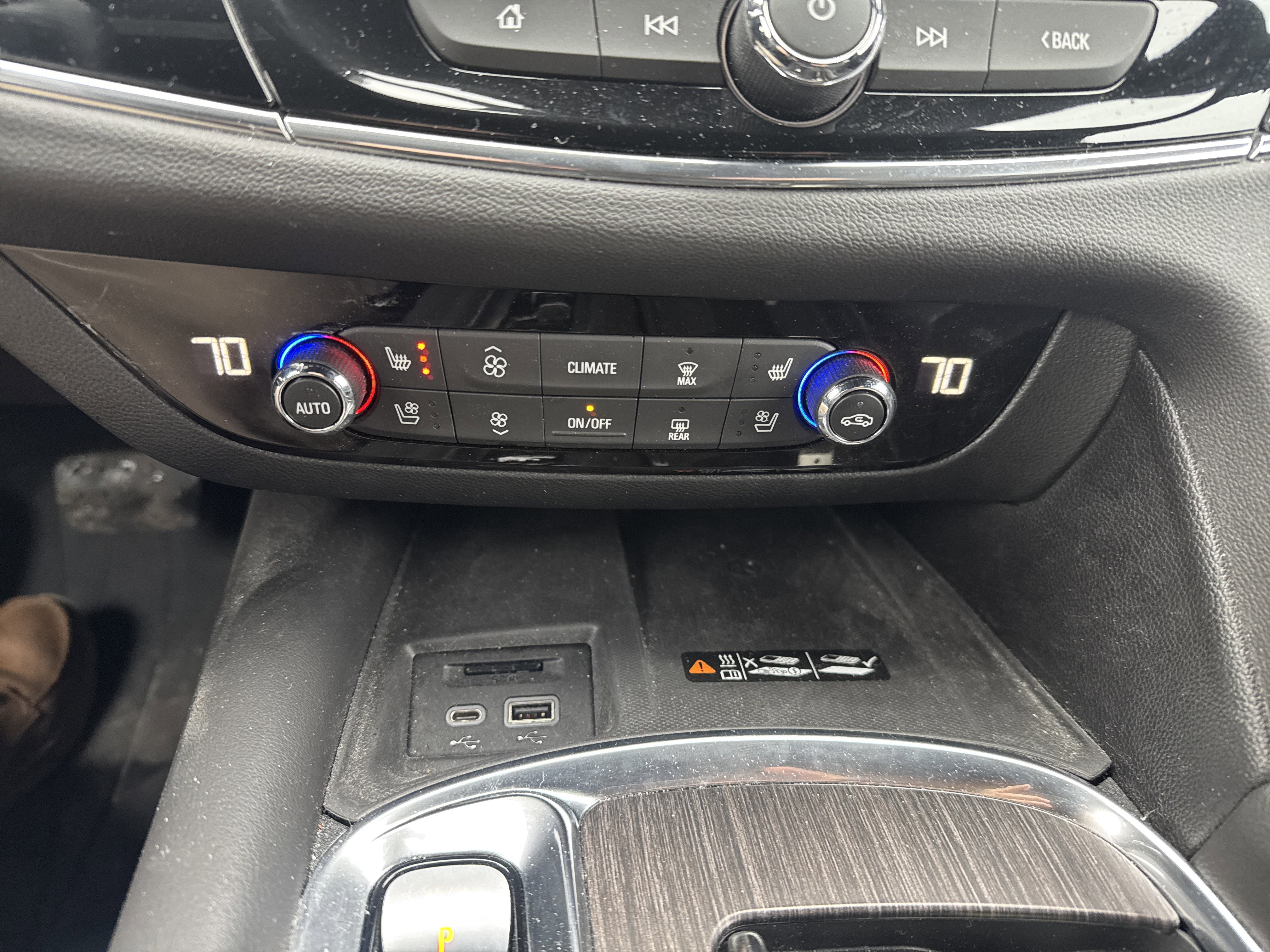 Used 2023 Buick Enclave Avenir image 26