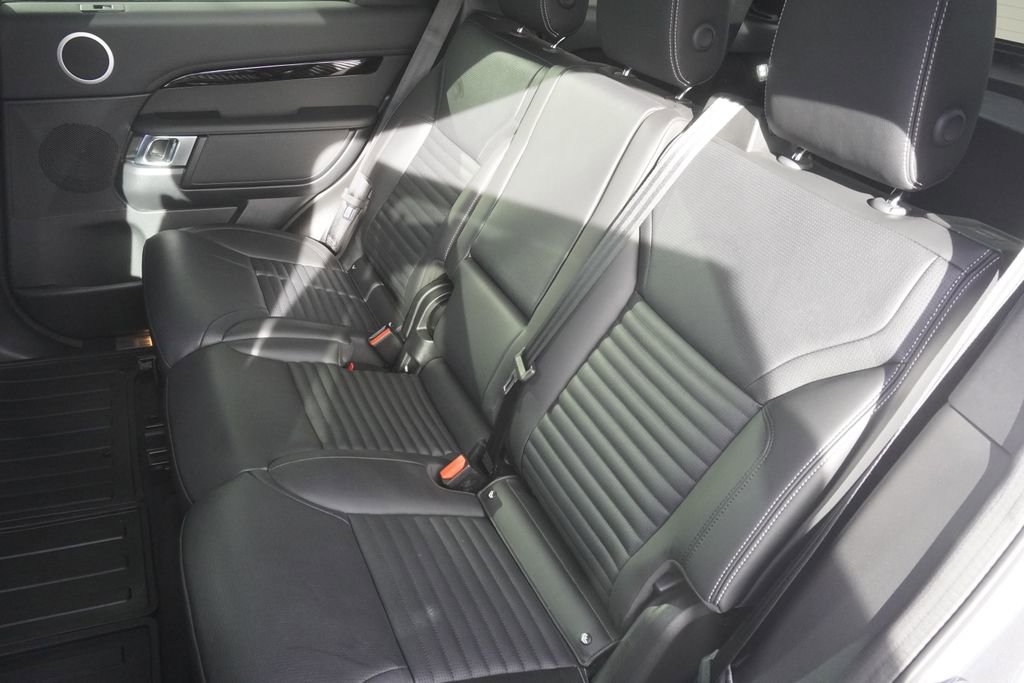 Used 2025 Land Rover Discovery S image 30