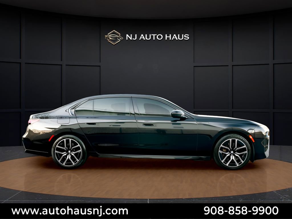 Used 2023 BMW 740i w/ Parking Assistance Package image 15