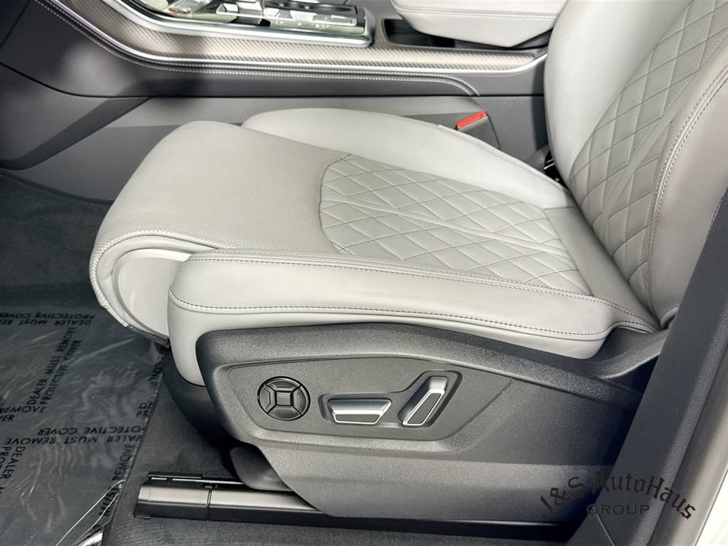 Used 2024 Audi SQ8 Prestige w/ Prestige Package AWD/4WD image 26