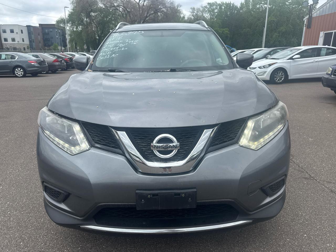 Used 2016 Nissan Rogue SV AWD/4WD image 2