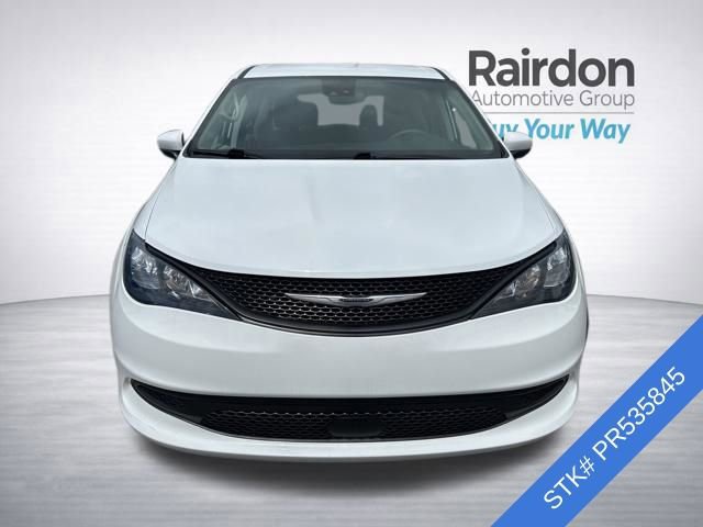 Used 2023 Chrysler Voyager LX FWD image 2