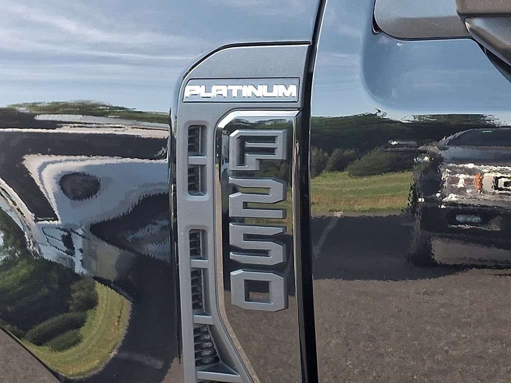 Used 2025 Ford F250 Platinum w/ FX4 Off-Road Package AWD/4WD image 34