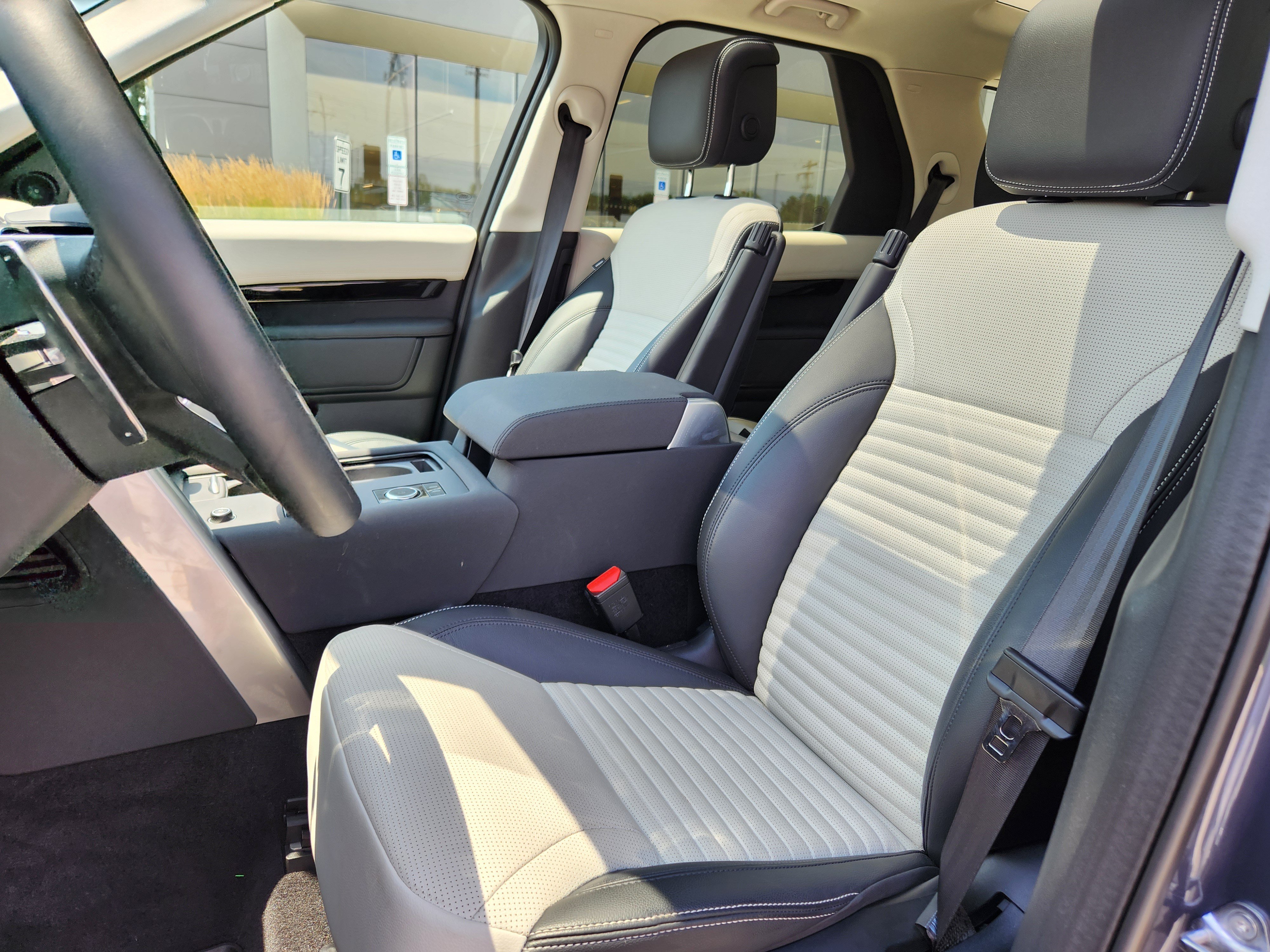 Certified 2025 Land Rover Discovery S AWD/4WD image 10