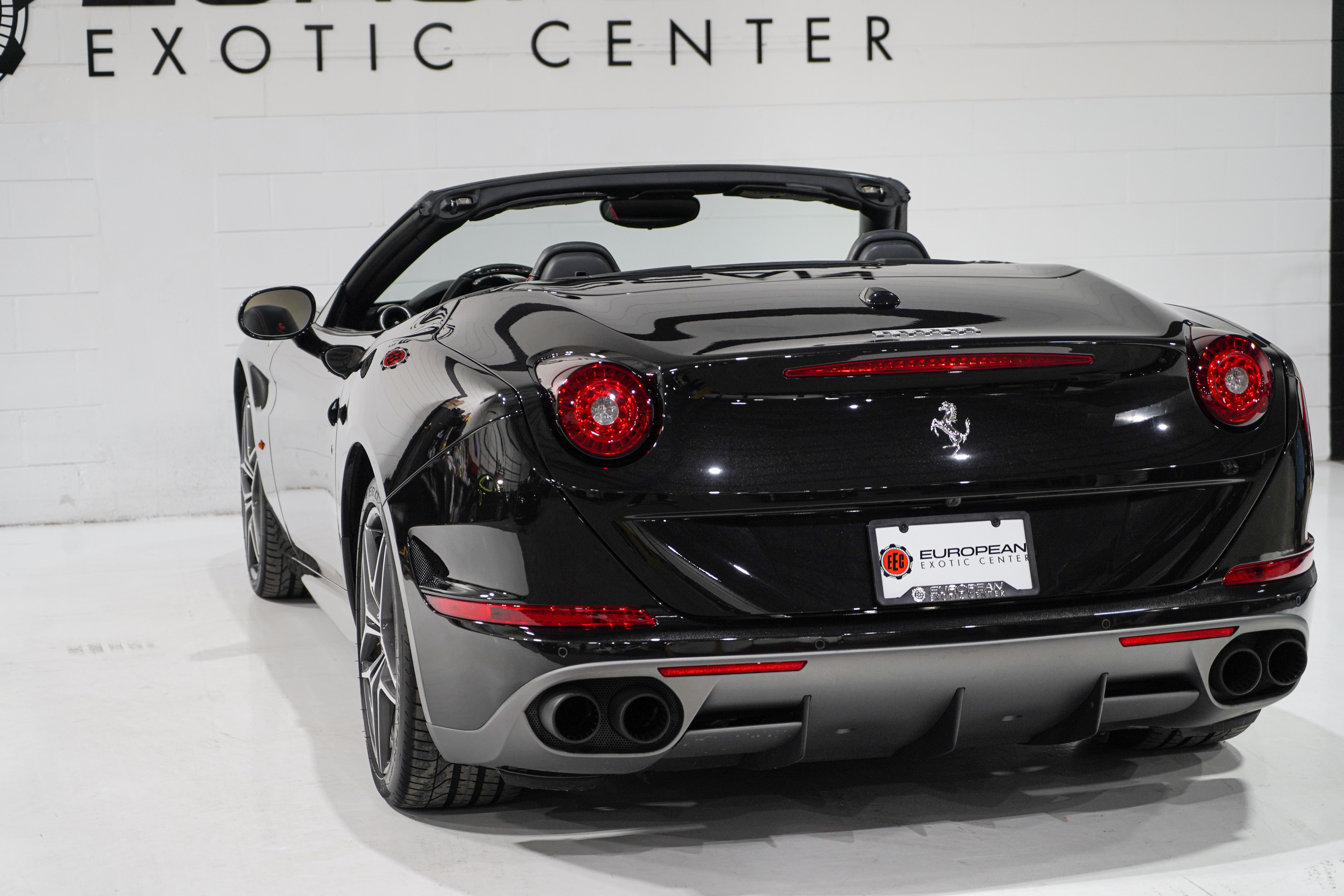 Used 2016 Ferrari California T RWD image 39
