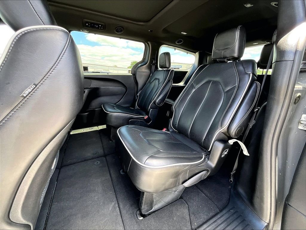 Used 2025 Chrysler Pacifica Limited FWD image 15