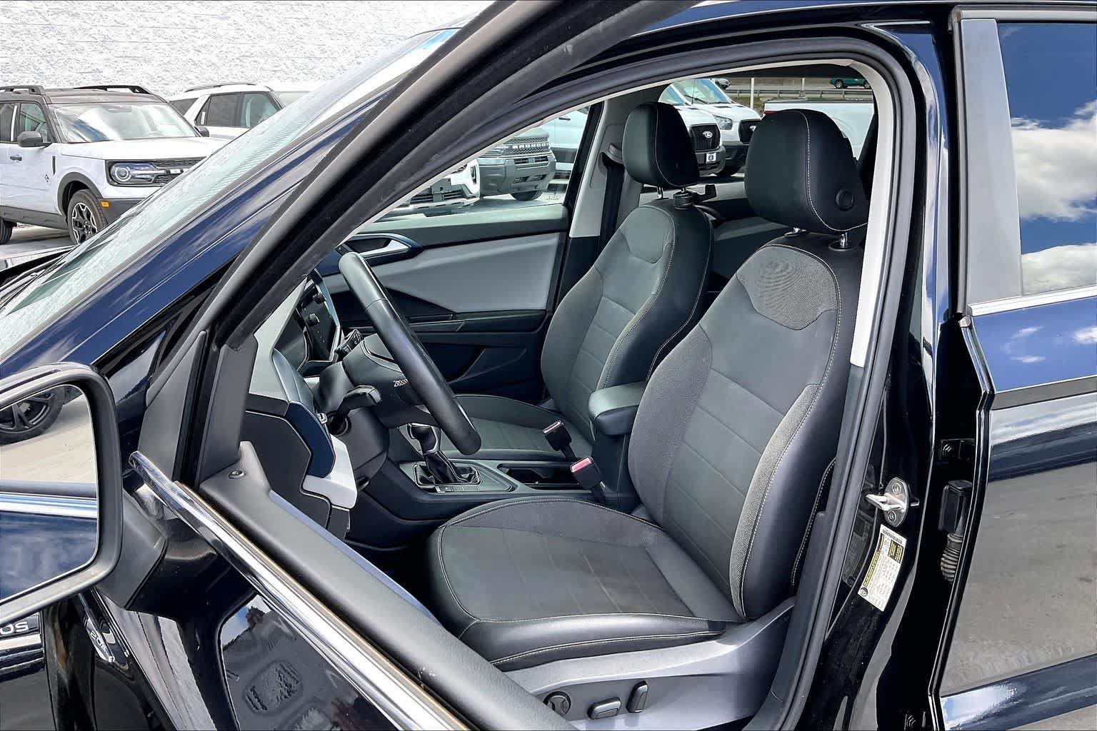 Used 2022 Volkswagen Taos SE FWD image 11