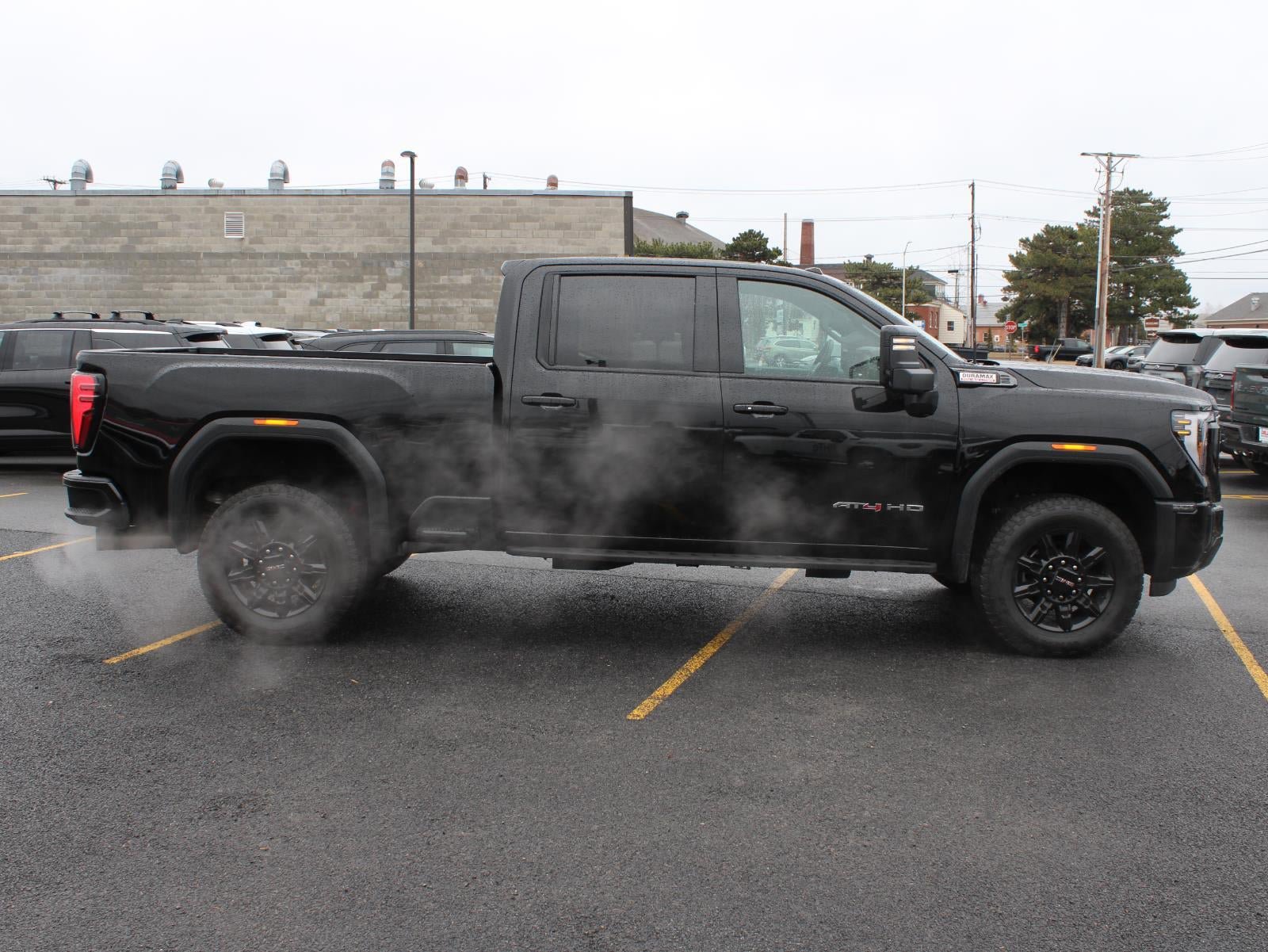 Used 2025 GMC Sierra 2500 AT4 w/ AT4 Premium Plus Package image 4