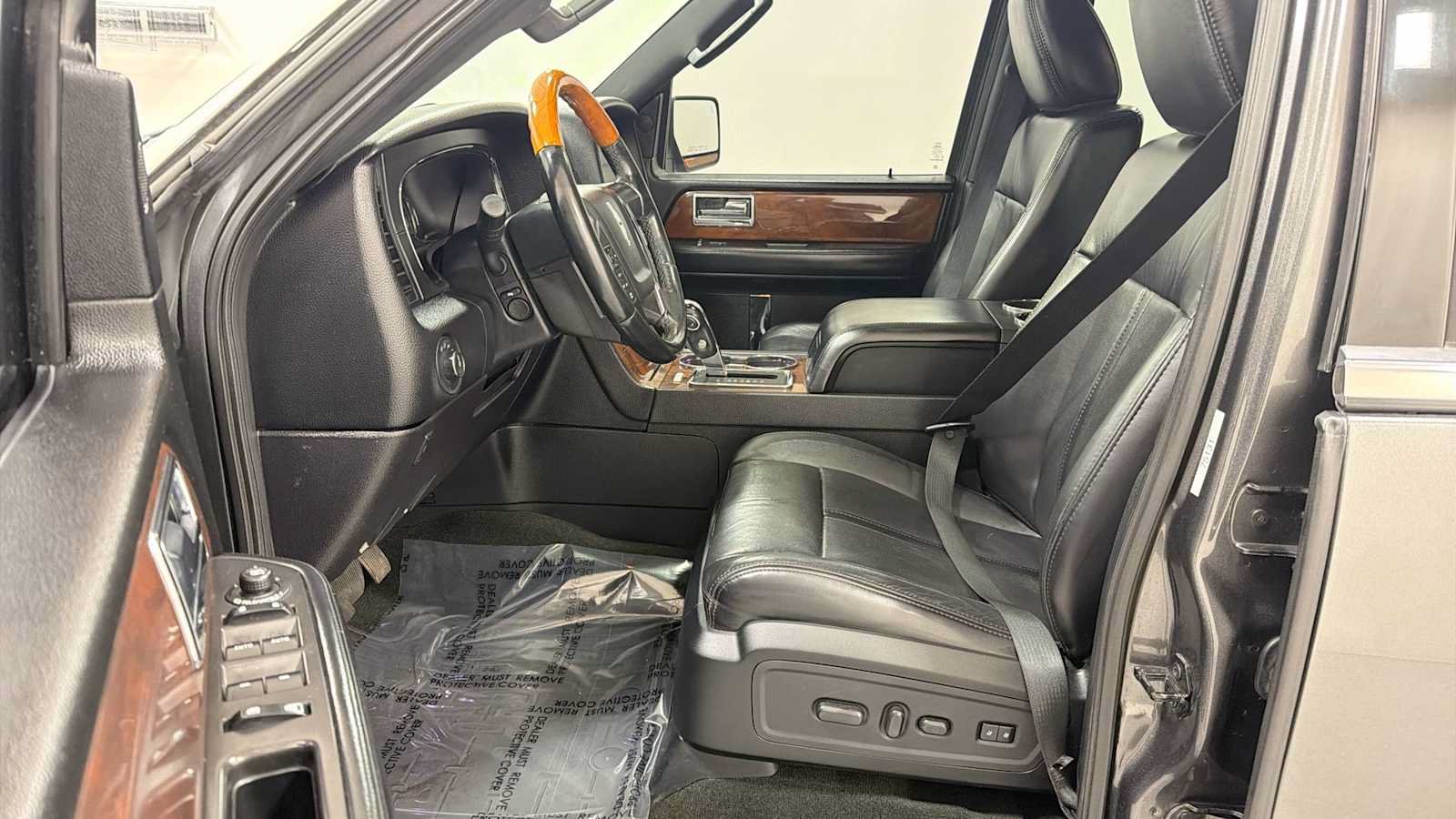 Used 2016 Lincoln Navigator Select AWD/4WD image 13