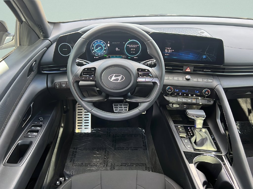 Used 2025 Hyundai Elantra SEL FWD image 11