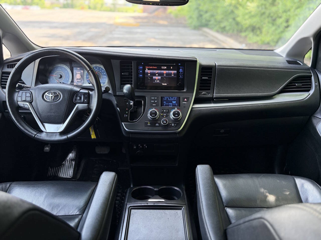 Used 2017 Toyota Sienna SE Premium FWD image 26
