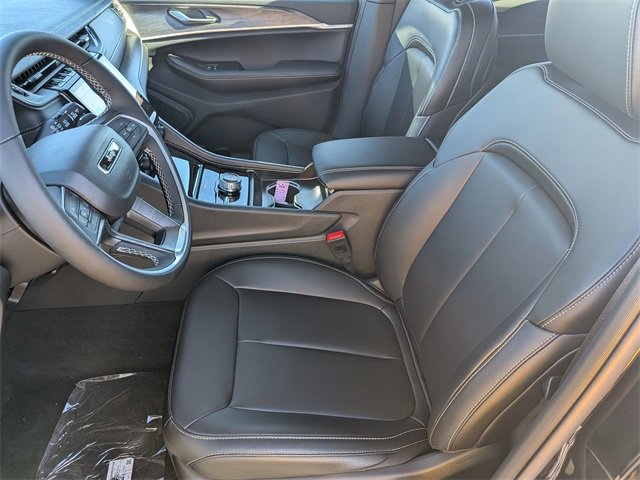 New 2025 Jeep Grand Cherokee Limited w/ Black Appearance Package image 12