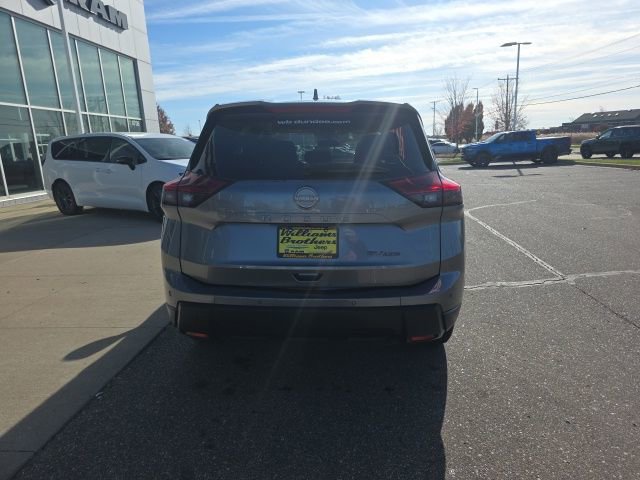 Used 2024 Nissan Rogue SV AWD/4WD image 6