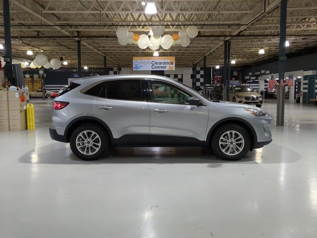 Used 2022 Ford Escape SE w/ Cold Weather Package image 4