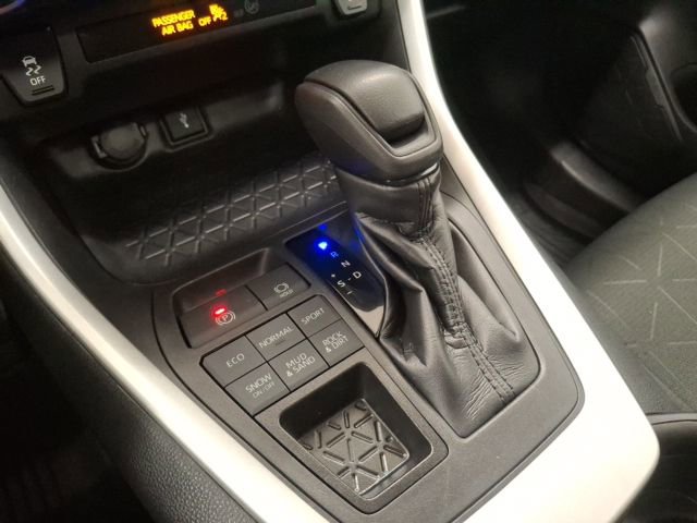 Used 2021 Toyota RAV4 XLE w/ Convenience Package image 31