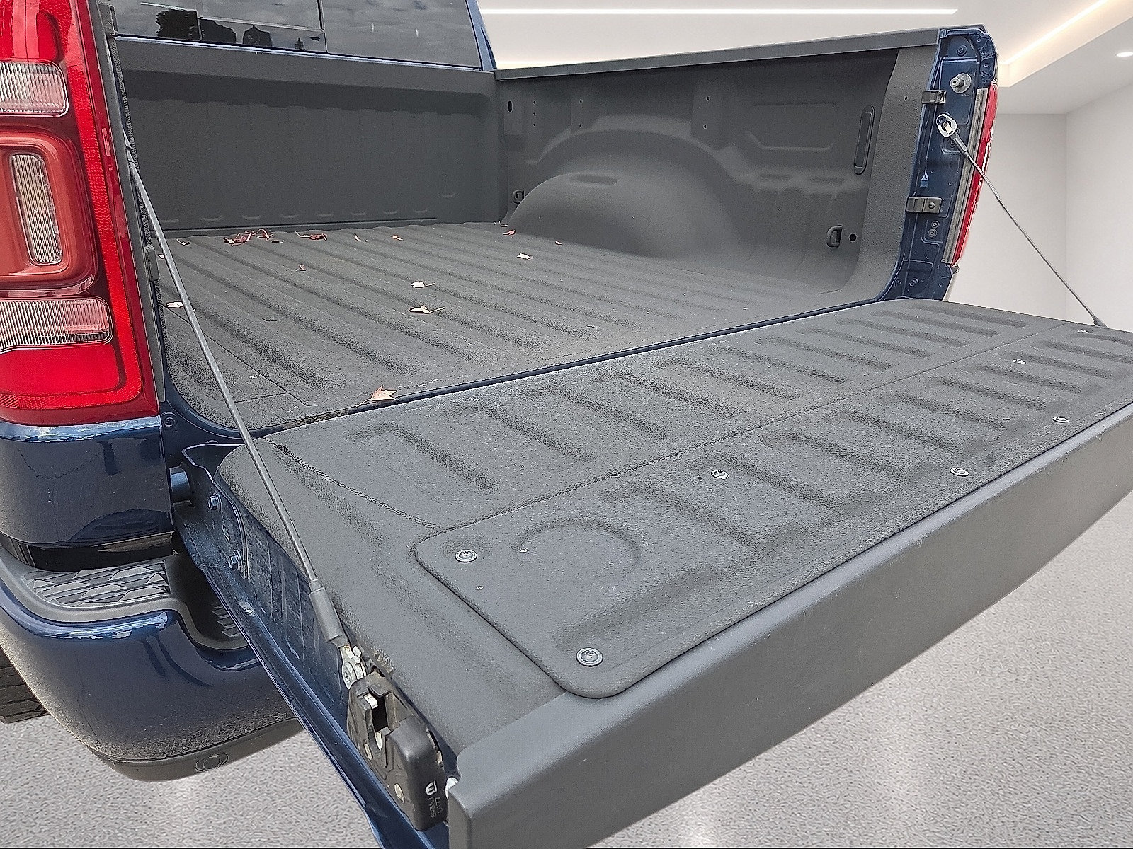 Used 2020 RAM 1500 Laramie AWD/4WD image 9