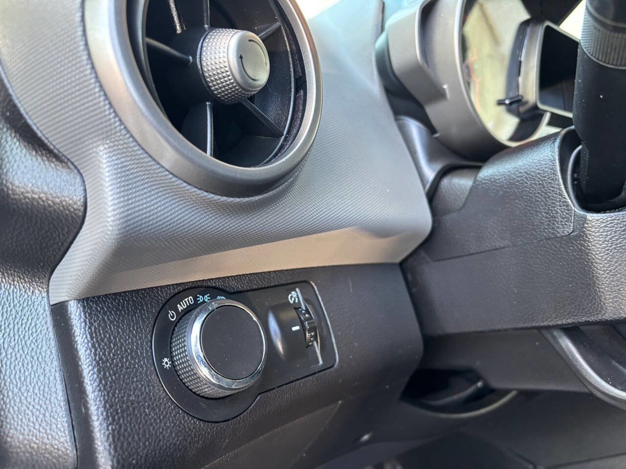 Used 2015 Chevrolet Sonic LT image 25