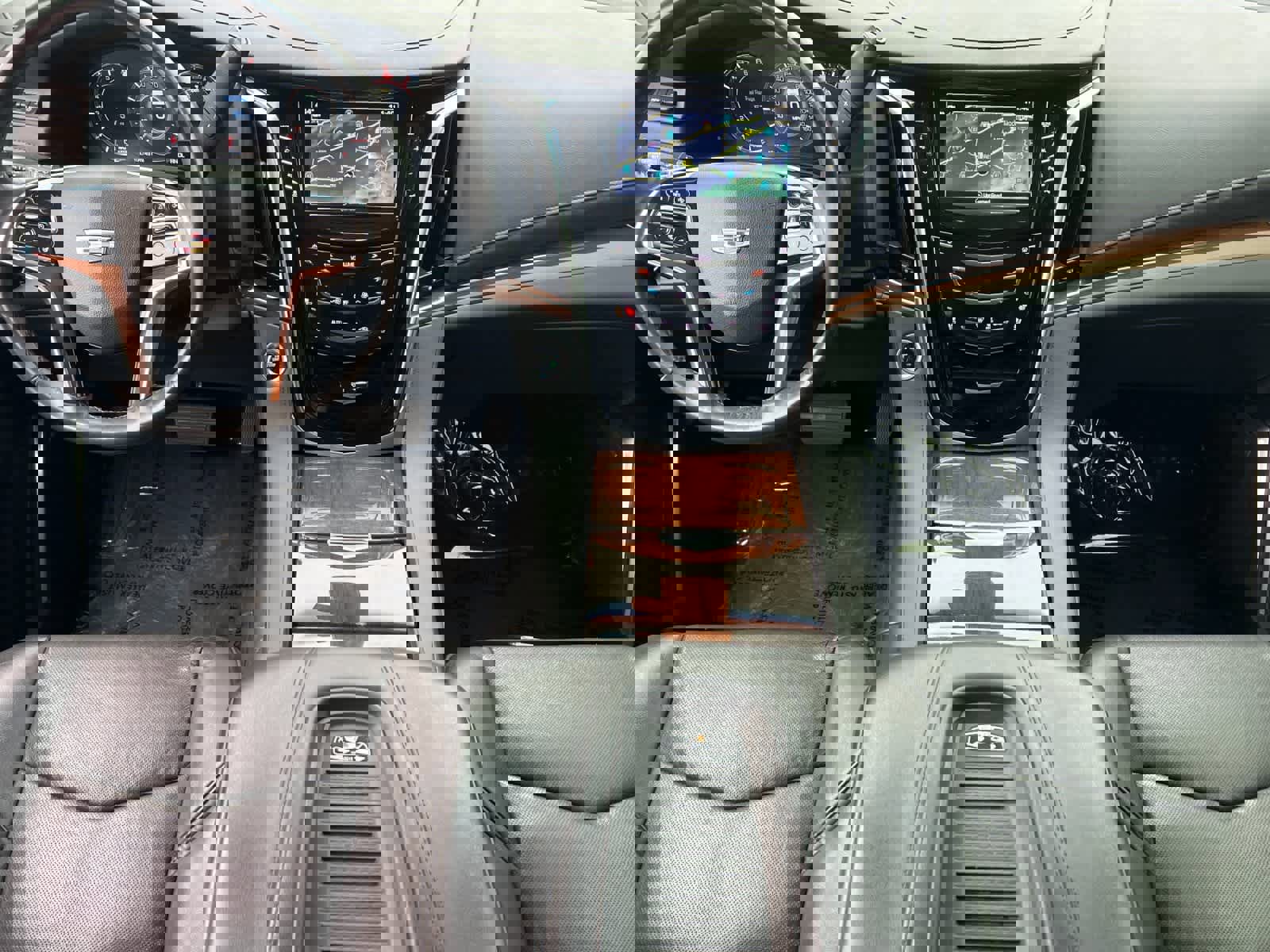 Used 2020 Cadillac Escalade Luxury image 3